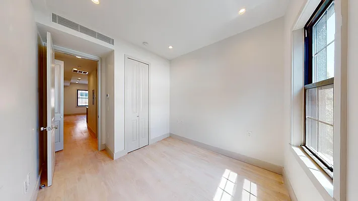 Rented by Bond New York | media 17