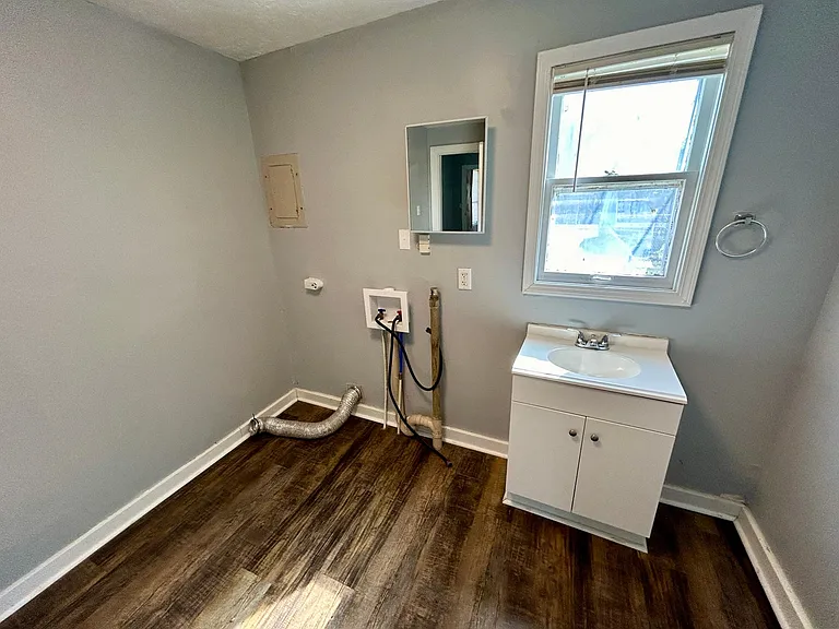 1757 Howard St — Photo 12
