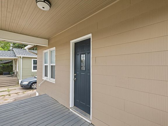 4th image of 3110 W Maple St