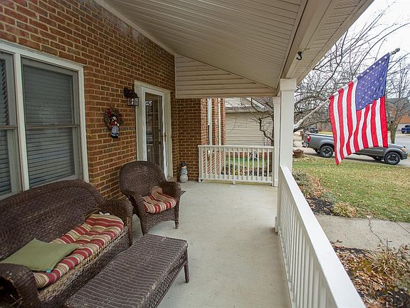 3rd image of 3933 Westbrook Dr