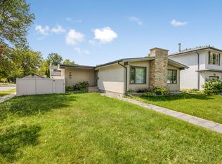2 Dickens Dr, Winnipeg, MB R3K0M2