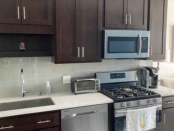 4th image of 201 Elliott St Unit 612