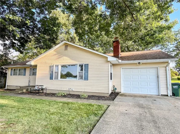 212 Beechwood St, Louisville, OH 44641