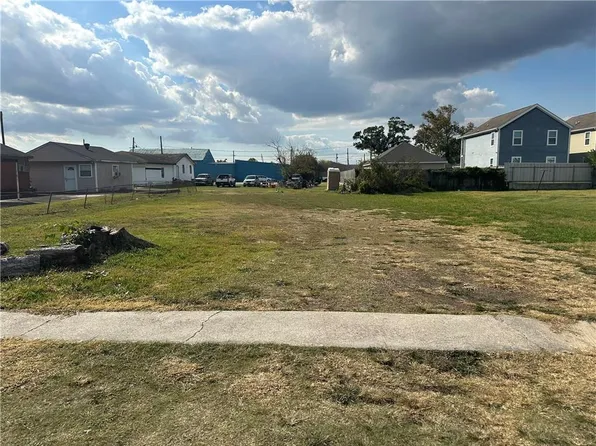 1430 Esther St, Harvey, LA 70058