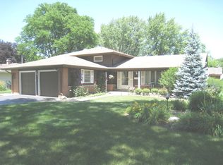 36 Grange Rd, Elk Grove Village, IL 60007