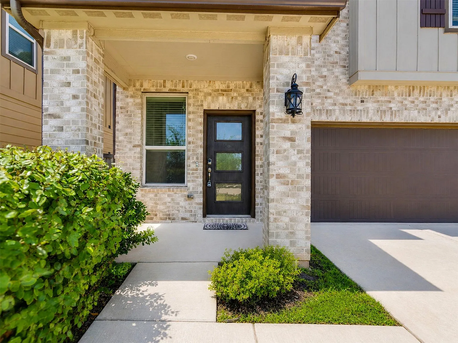 3 bed, 2.5 bath, 1833 sqft, $2,250 — Photo 3