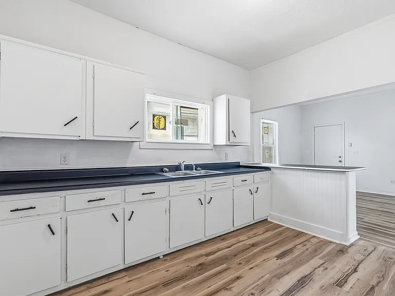 1010 W 2nd St #2 — Photo 7