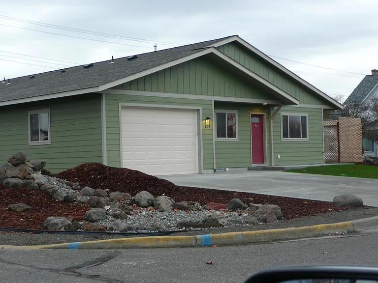 204 W Putman St — Photo 1