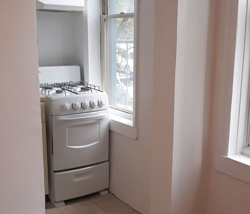 3rd image of 1005 2nd Ave APT 2F