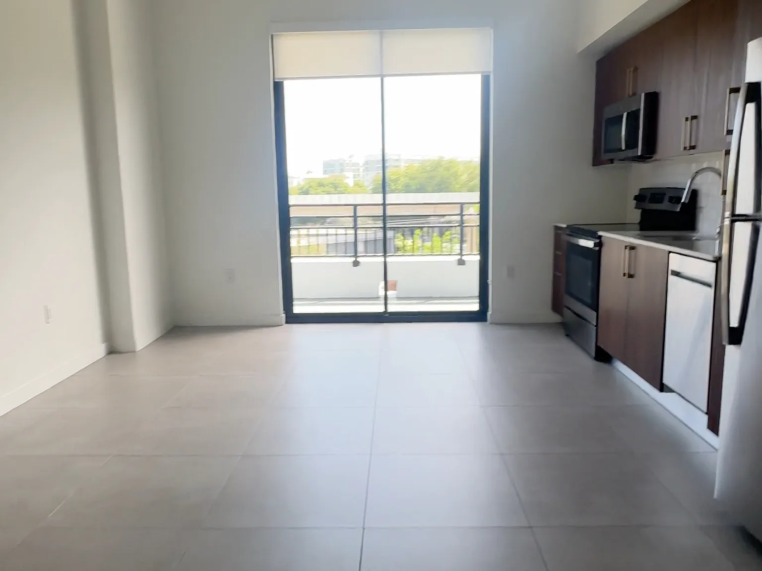 Studio, 450 sqft, $1,900 — Photo 2