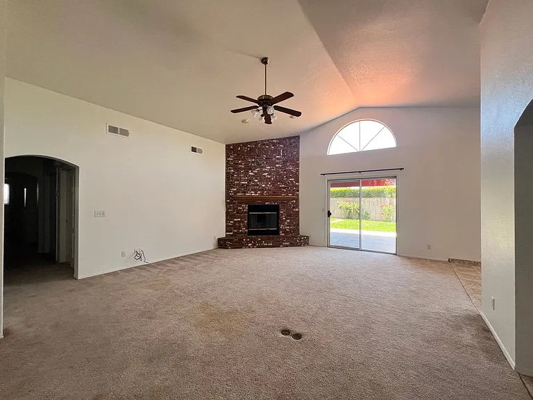 901 Paintbrush Dr — Photo 4
