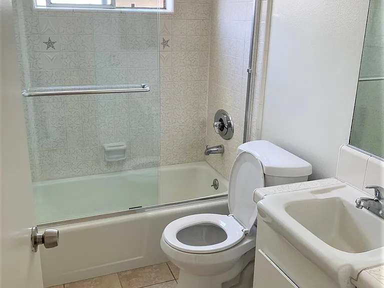 3734 Clarington Ave #6 — Photo 6