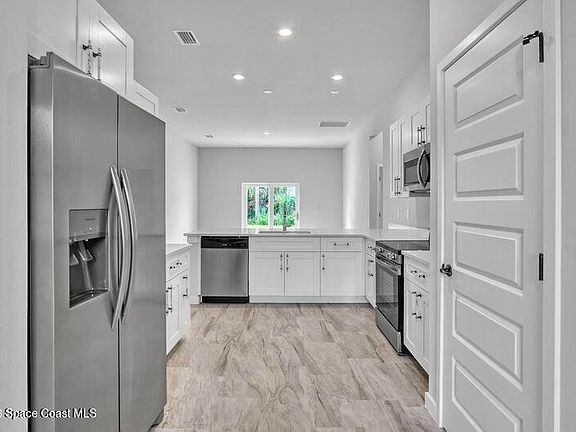 5th image of 556 Plumbago Rd NW