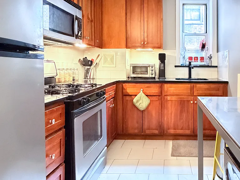 415 Argyle Rd #6R — Photo 6