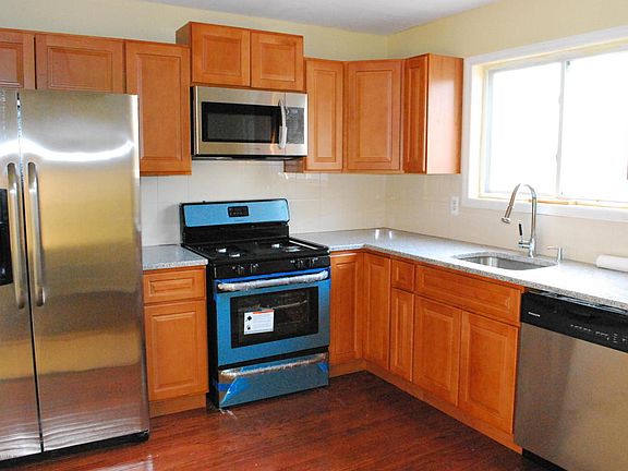 4th image of 22 Holland Ave