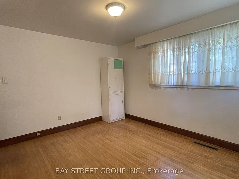 260 Moore Park Ave — Photo 9