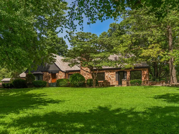 2244 S Edgewater Drive, Springfield, MO 65804