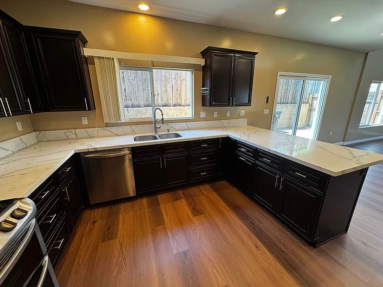 701 Star Ct — Photo 4