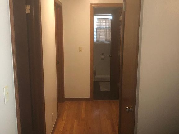 2nd image of 925 W Symmes St