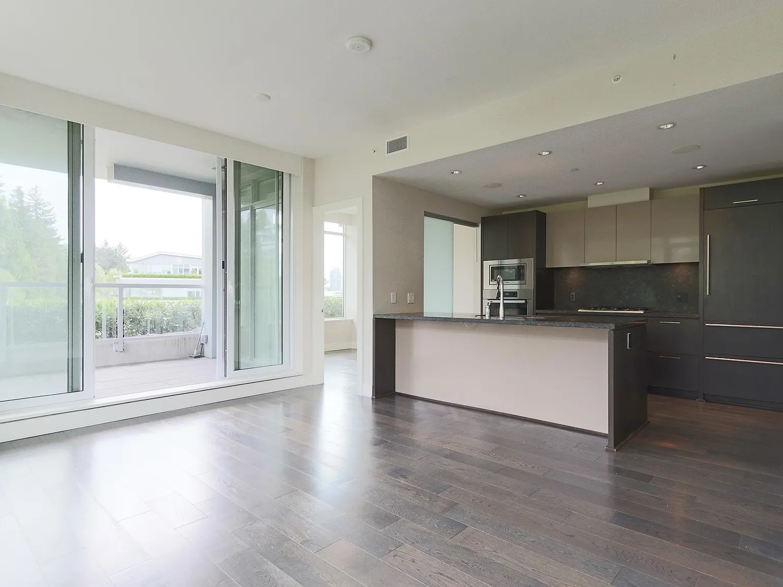 2 bed, 600 sqft, $4,000 — Photo 3