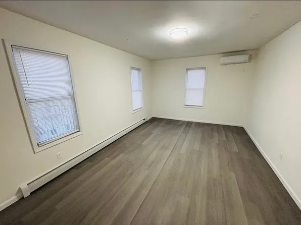 921 59th St APT 4, Brooklyn, NY 11219