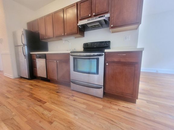 3rd image of 4905 N Clark St #1