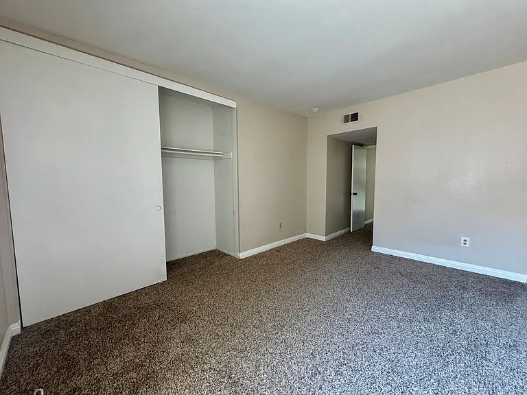 594 W Huntington Dr #C — Photo 15