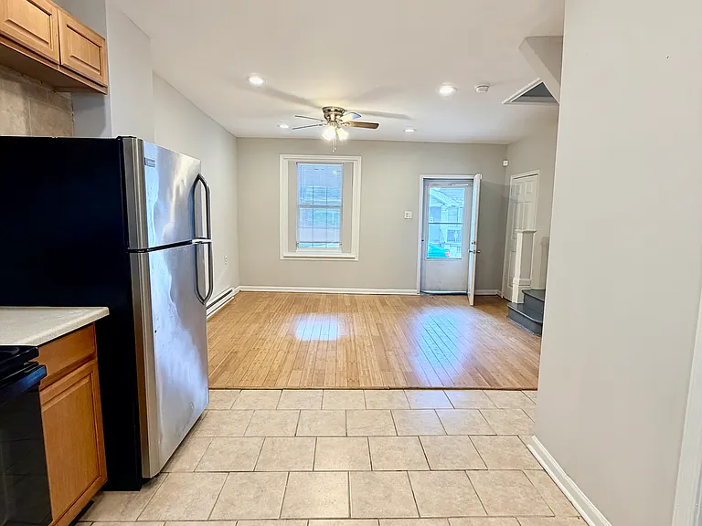 6525 Saybrook Ave — Photo 3