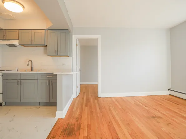 6112 N Kenmore Ave #212, Chicago, IL 60660