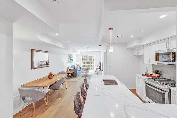 Sold by Amorelli Realty | media 1