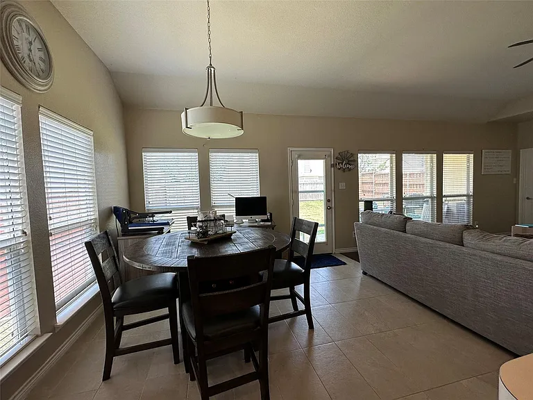 1208 Lazy Ln — Photo 11