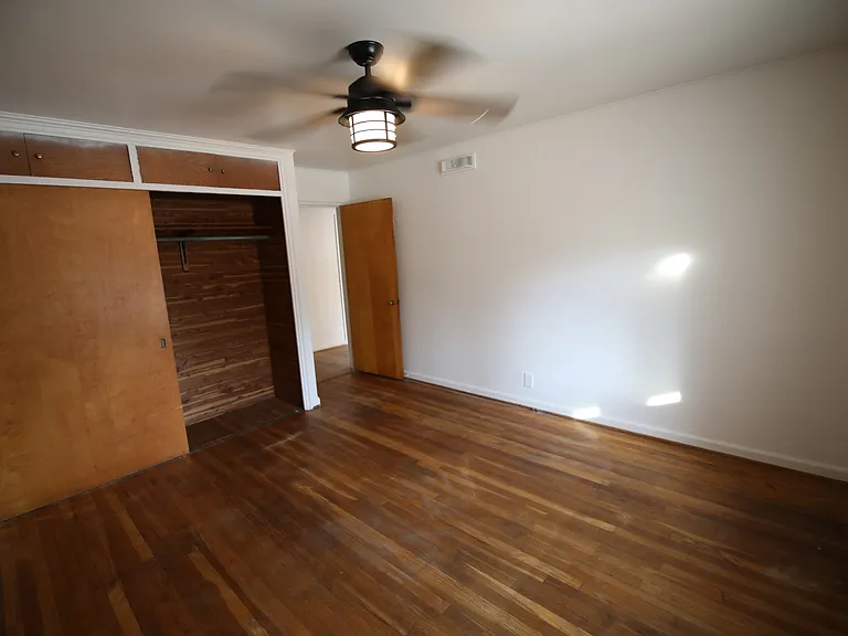 3191 E Broad St — Photo 15