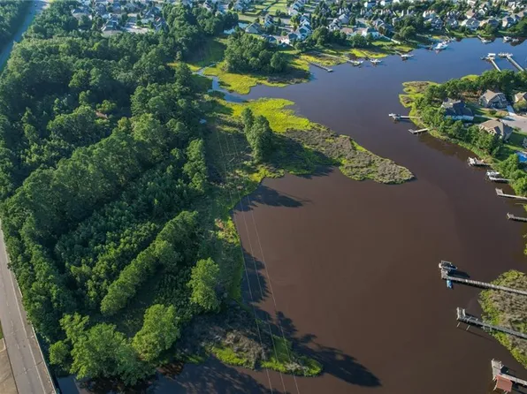 1928 Moses Grandy Trl, Chesapeake, VA 23323