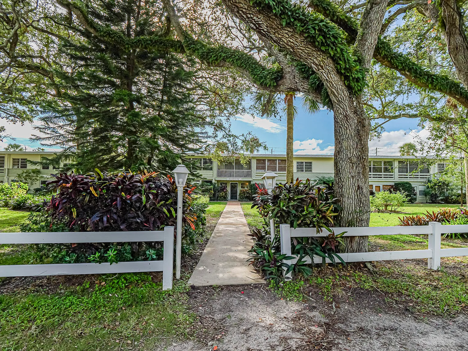 2 bed, 2.0 bath, 1200 sqft, $1,550 — Photo 3