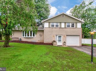 398 Folkstone Way, York, PA 17402