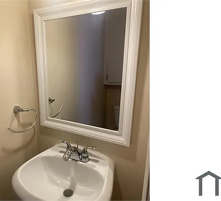 2121 W Court St #4 — Photo 12
