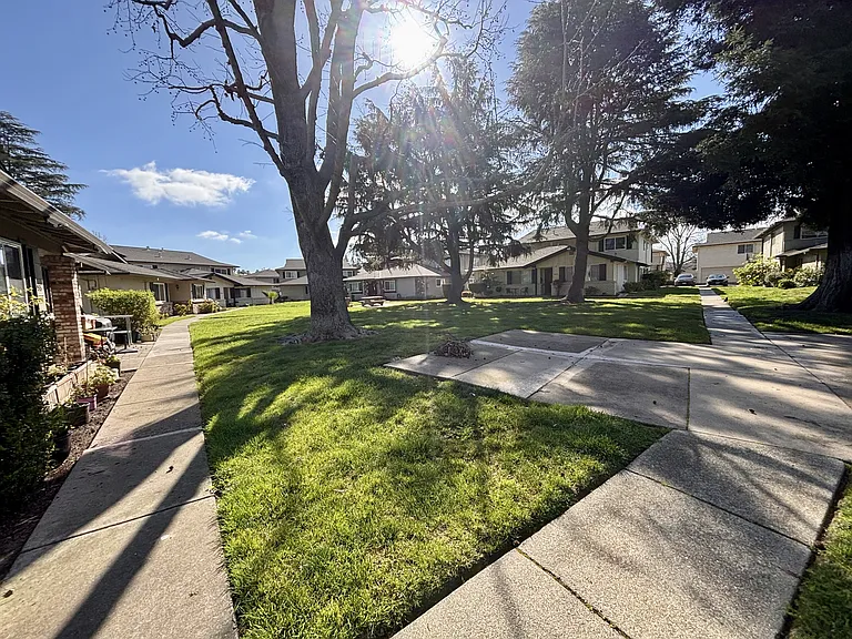 1055 Mohr Ln #B — Photo 21