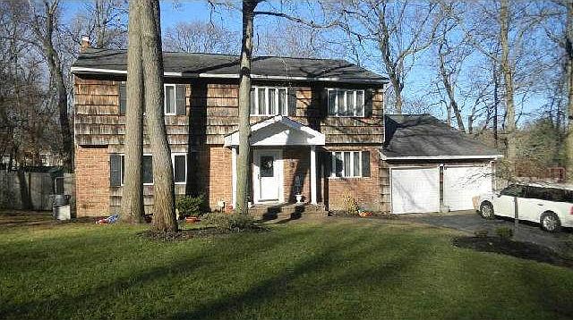 2nd image of 15 Lyn Oak Ln