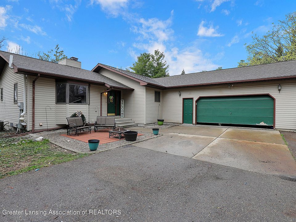 1st image of 7403 Pine Manor Dr