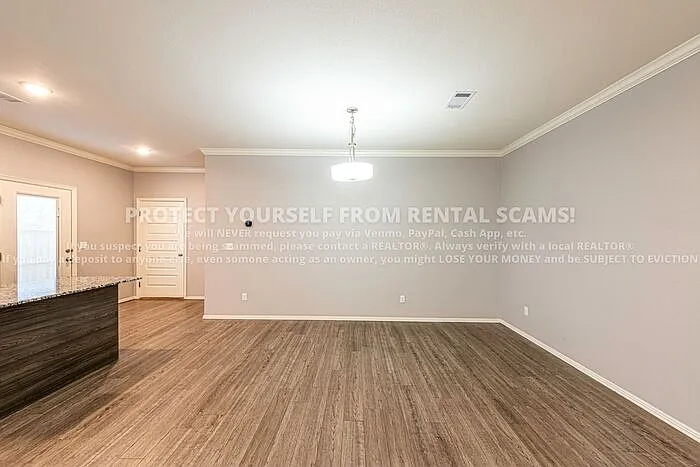 1374 N Corsica Dr — Photo 3