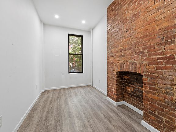 5th image of 1670 1st Ave #2N