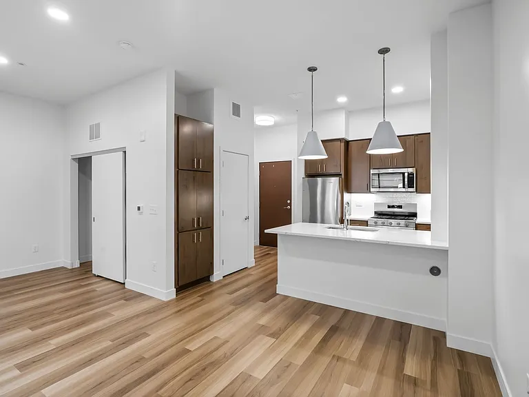 Rivergate Apartments — Photo 49