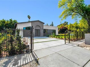 20100 Hatteras St, Woodland Hills, CA