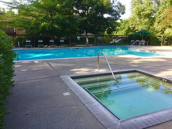 4th image of 740 Woodside Ln #6