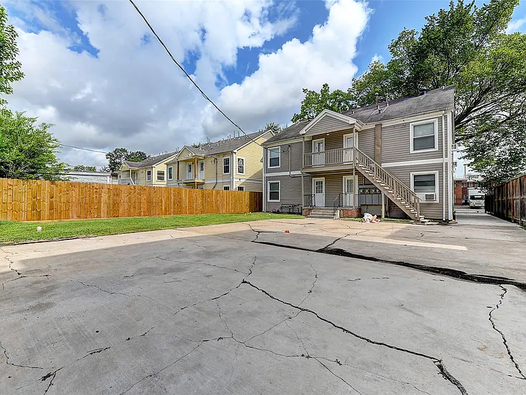 2509 Shakespeare St #1 — Photo 3
