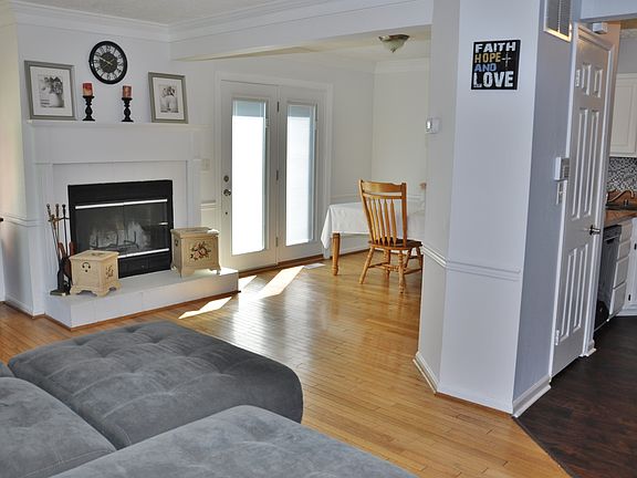 4th image of 2326 Darby Ct