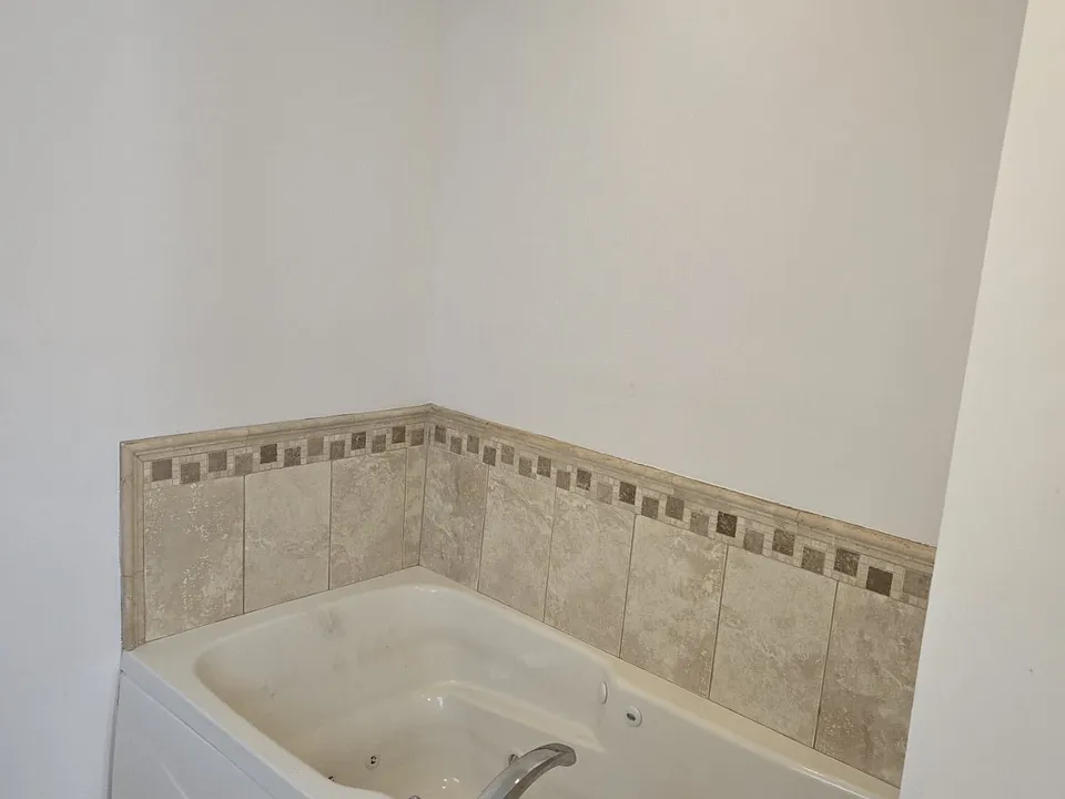 185 Woodrow Ave #1
