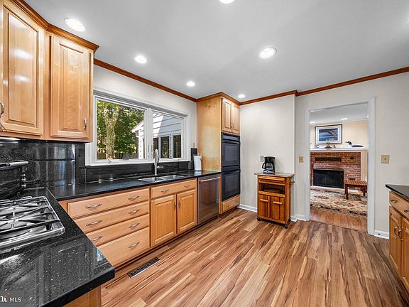 5th image of 206 E Fairways Cir