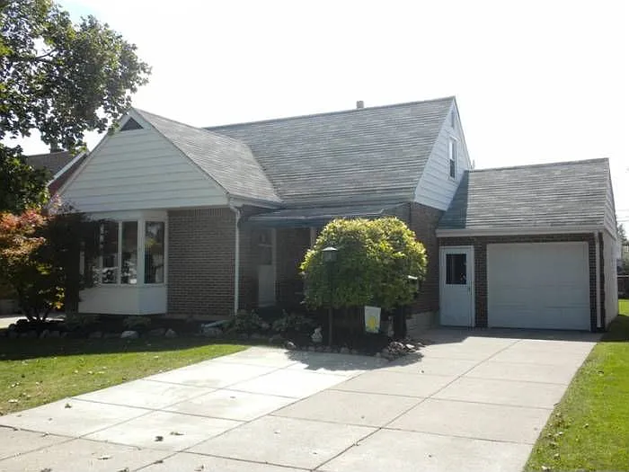 283 Danbury Dr photo 1