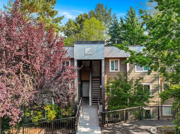 732 Kirkland Circle #D102, Kirkland, WA 98033